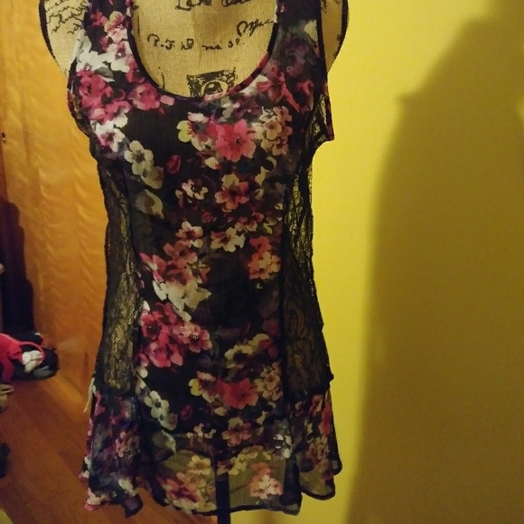 Top - Picture 2 of 2